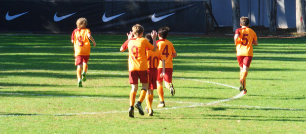 Çocuklar İçin Futbol Eğitiminin Faydaları: Fiziksel, Zihinsel ve Sosyal Gelişim
